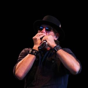 Playing jazz harmonica 