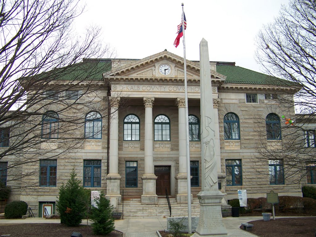 Dekalb County Courthouse with obelisk